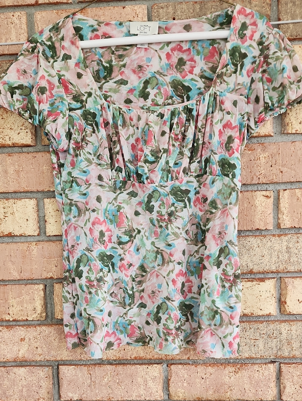 LOFT Petite Size Medium Pink Floral‎ Scoop Neck Short Sleeve Top